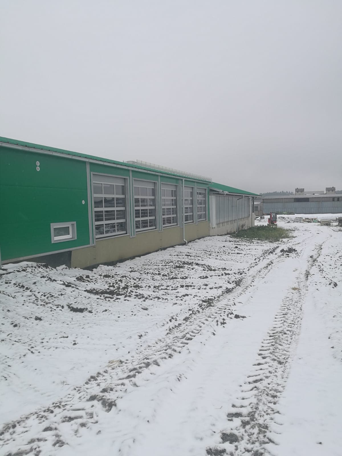 Dojírna s čekárnou 2 x 18 míst